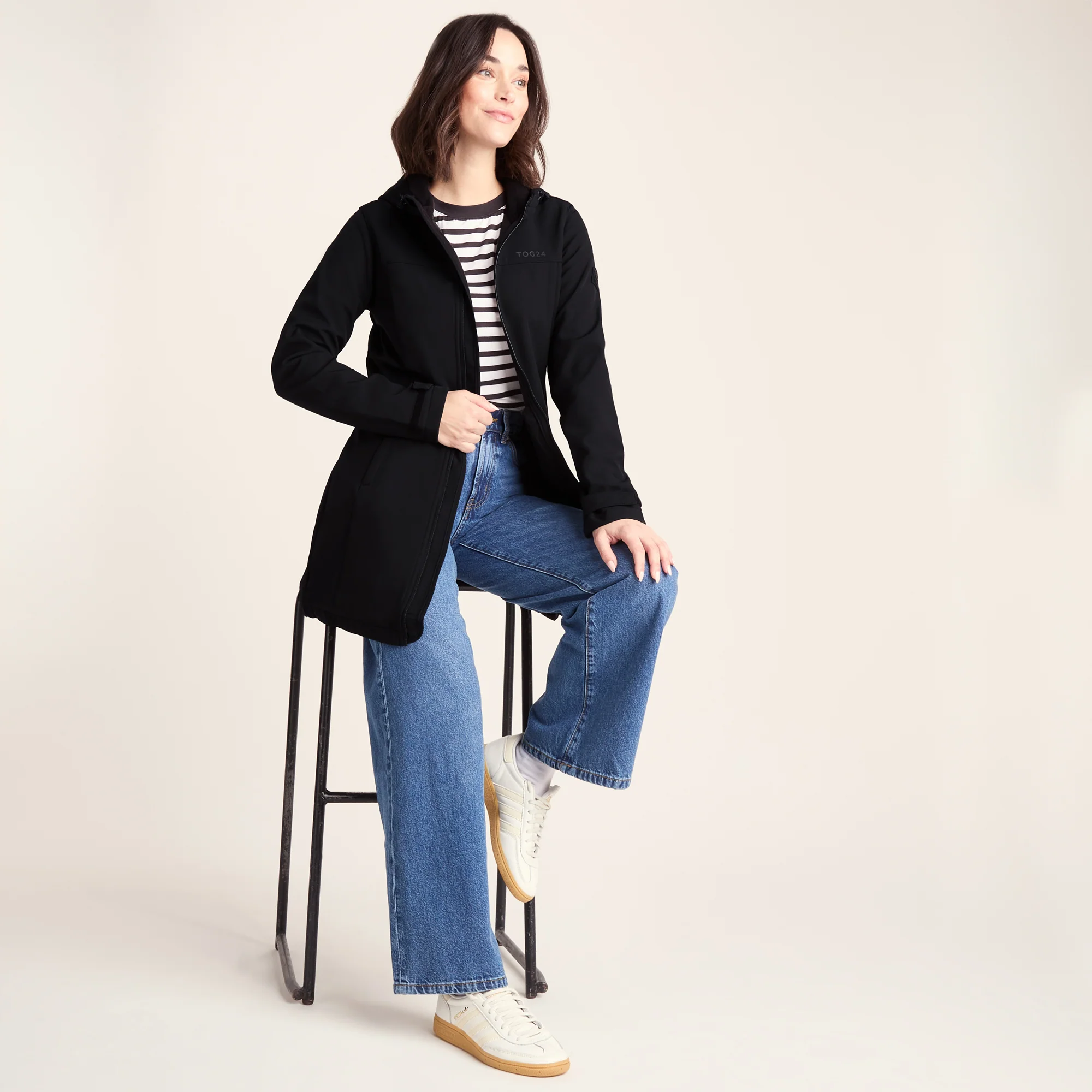 Keld Womens Long Shower Resistant Hooded Softshell Jacket - Black - Image 5