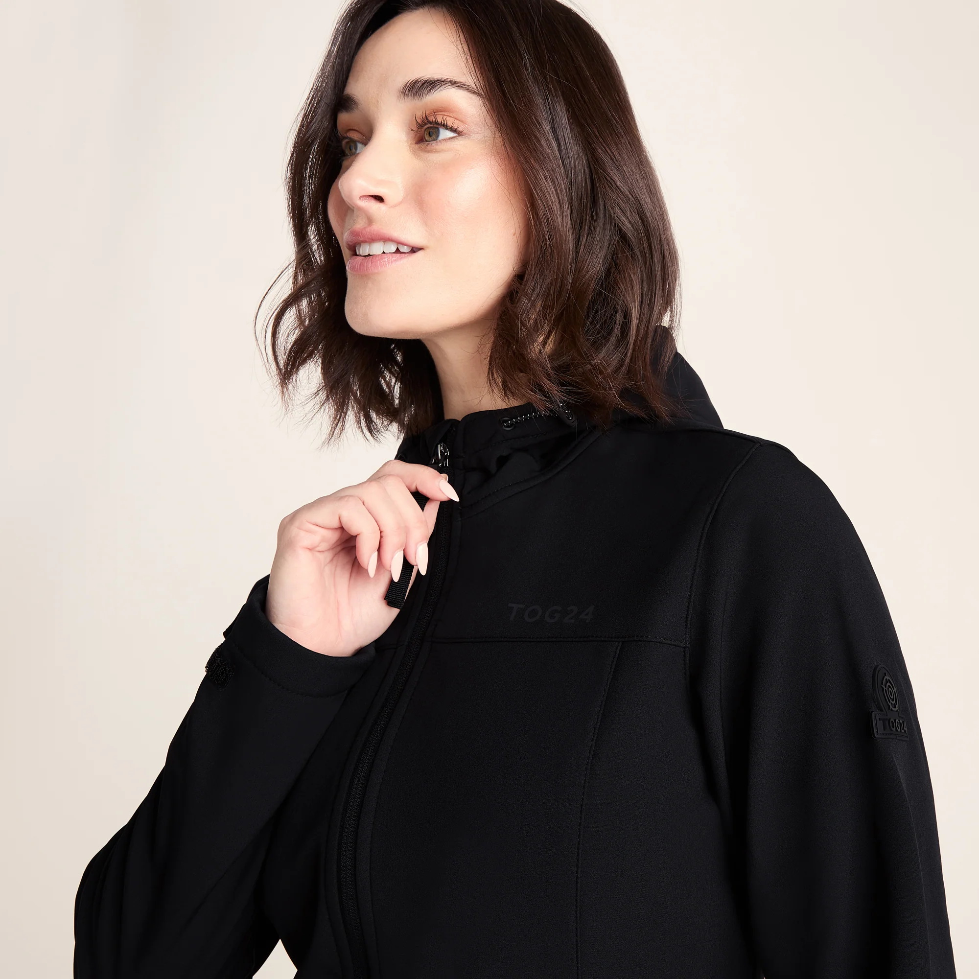 Keld Womens Long Shower Resistant Hooded Softshell Jacket - Black - Image 6